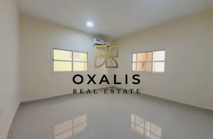 شقة - 2 غرف نوم - 2 حمامات للايجار في شارع المطار القديم - طريق المطار القديم - الدوحة