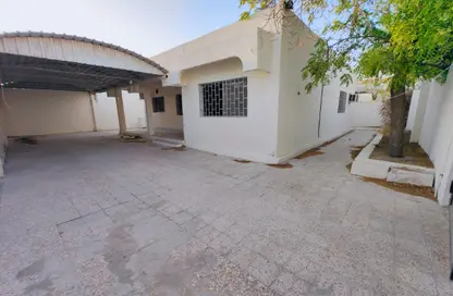 Villa - 4 Bedrooms - 3 Bathrooms for rent in Al Maamoura - Al Maamoura - Doha