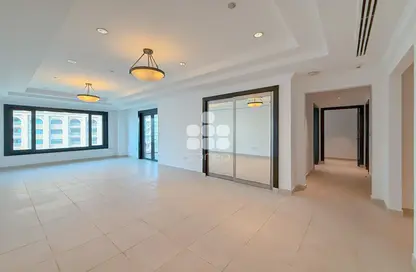 Apartment - 2 Bedrooms - 3 Bathrooms for rent in West Porto Drive - Porto Arabia - The Pearl Island - Doha