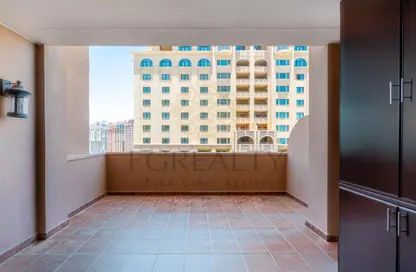 Apartment - 2 Bedrooms - 3 Bathrooms for sale in Tower 16 - Porto Arabia - The Pearl Island - Doha