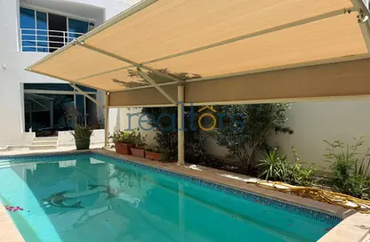 Villa - 5 Bedrooms - 4 Bathrooms for rent in Al Dafna - Al Dafna - Doha