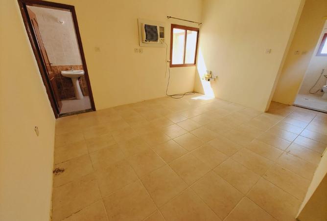 933083 - Property Image 2