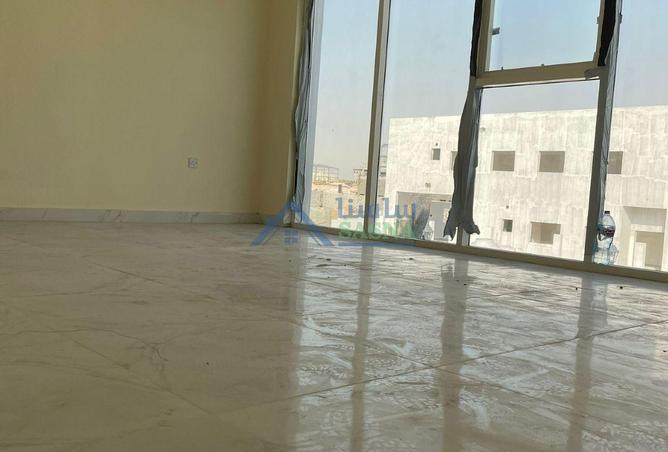 933090 - Property Image 2