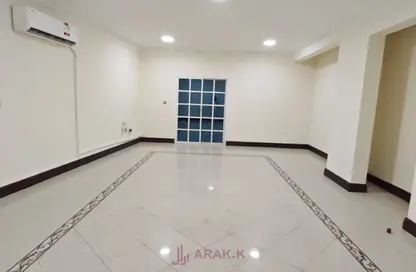 شقة - 2 غرف نوم - 2 حمامات للايجار في شارع الجزيره - فريج بن محمود الشمالي - فريج بن محمود - الدوحة
