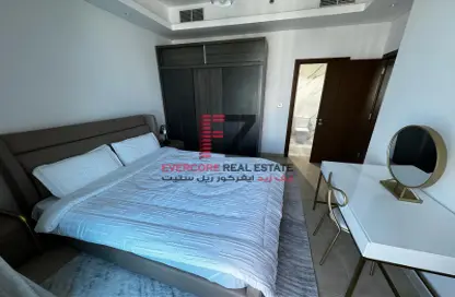 Room / Bedroom image for: Apartment - 2 Bedrooms - 2 Bathrooms for rent in Marina Tower 02 - Marina District - Lusail, Image 1