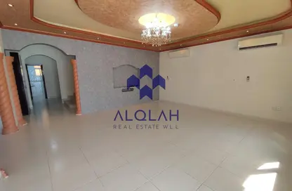 Villa - 5 Bedrooms - 4 Bathrooms for rent in Bu Hamour Street - Abu Hamour - Doha