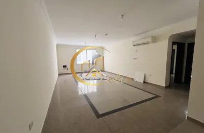 Apartment - 2 Bedrooms - 2 Bathrooms for rent in Al Zubair Bakkar Street - Al Sadd - Doha