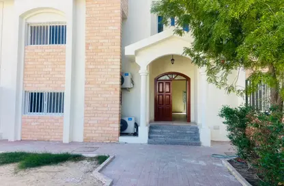 فيلا - 5 غرف نوم - 5 حمامات للايجار في الوعب - الدوحة