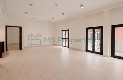 Townhouse - 3 Bedrooms - 4 Bathrooms for rent in Carnaval - Qanat Quartier - The Pearl Island - Doha