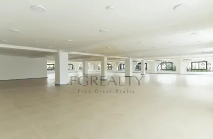 Shop - Studio - 3 Bathrooms for rent in Muraikh Tower - Ras Abu Aboud - Doha