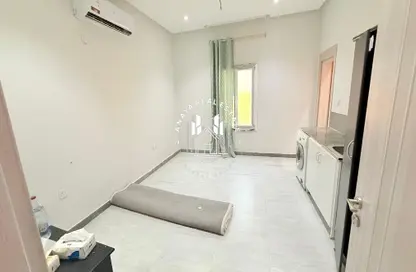 شقة - 1 حمام للايجار في العزيزية - الدوحة