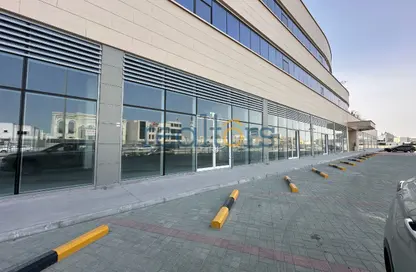 محل تجاري - استوديو - 2 حمامات للايجار في مدينة المواتر - روضة راشد - طريق سلوى - الدوحة