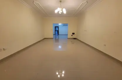 شقة - 3 غرف نوم - 2 حمامات للايجار في شارع الجزيره - فريج بن محمود الشمالي - فريج بن محمود - الدوحة