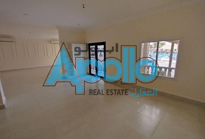 967911 - Property Image 2