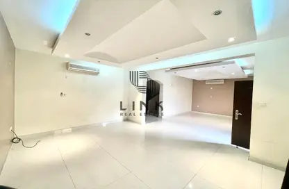 Empty Room image for: Villa - 4 Bedrooms - 5 Bathrooms for rent in Al Thumama - Al Thumama - Doha, Image 1