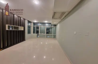 Apartment - 2 Bedrooms - 2 Bathrooms for rent in Umm Ghuwalina - Umm Ghuwailina - Doha