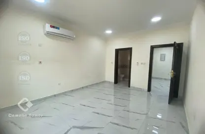 فيلا - 6 غرف نوم - 7 حمامات للايجار في الغرافة - الغرافة - الدوحة