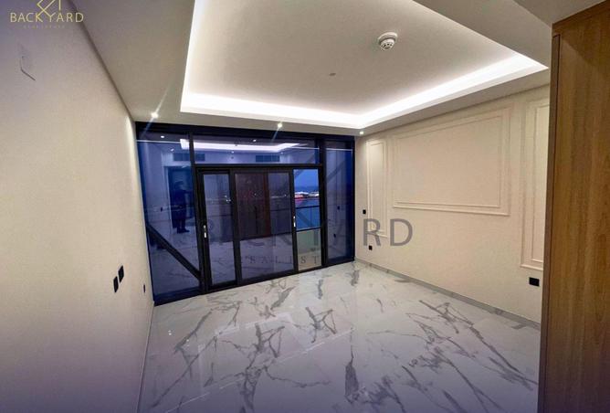 949145 - Property Image 2