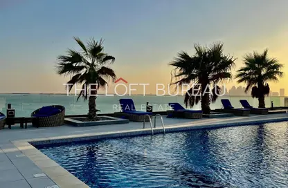 شقة - 2 غرف نوم - 4 حمامات للايجار في البلاج الأوسط - البلاج - جزيرة اللؤلؤة - الدوحة