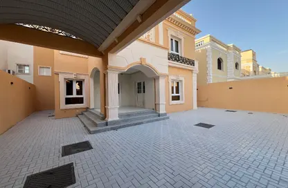 فيلا - 5 غرف نوم - 6 حمامات للايجار في شمال الدحيل - الدحيل - الدوحة