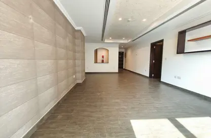 Apartment - 1 Bedroom - 2 Bathrooms for rent in West Porto Drive - Porto Arabia - The Pearl Island - Doha