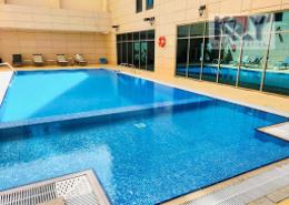 صورةحوض سباحة لـ: Studio - 1 حمام للكراء في المرقاب الجديد - الدوحة, صورة 1