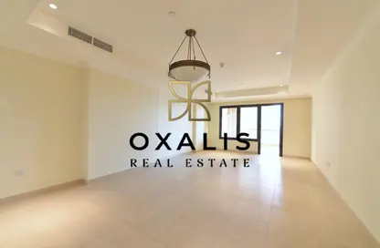 شقة - 2 غرف نوم - 3 حمامات للايجار في طريق بورتو الشرقي - بورتو أرابيا - جزيرة اللؤلؤة - الدوحة