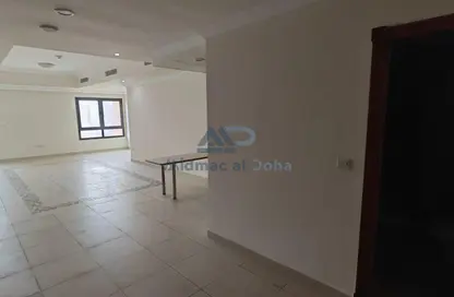 Apartment - Studio - 1 Bathroom for rent in Porto Arabia - The Pearl Island - Doha