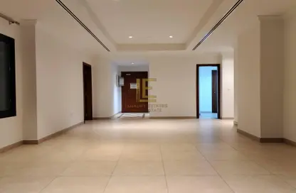 Apartment - 2 Bedrooms - 2 Bathrooms for rent in West Porto Drive - Porto Arabia - The Pearl Island - Doha
