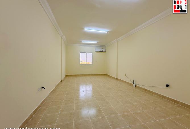 1002931 - Property Image 2