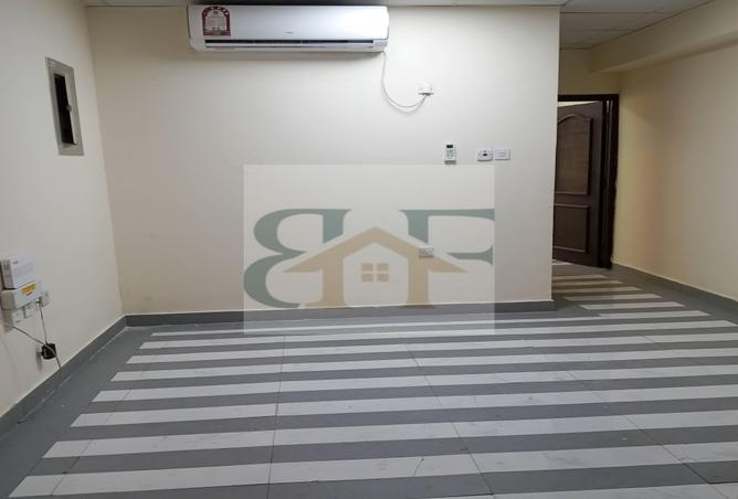 985205 - Property Main Image