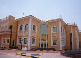 only one unit available 3BR apartment in Alfardan Gardens 8/no commission