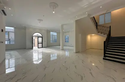 Apartment - 5 Bedrooms - 5 Bathrooms for rent in Duhail Villas - Al Duhail - Doha