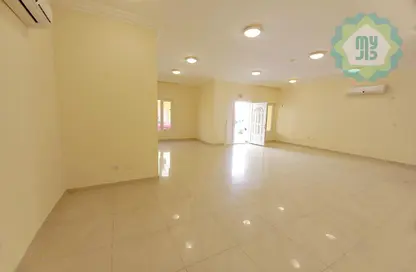 فيلا - 4 غرف نوم - 4 حمامات للايجار في Al Sakhama - الدوحة