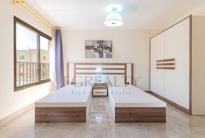 982614 - Property Image 2