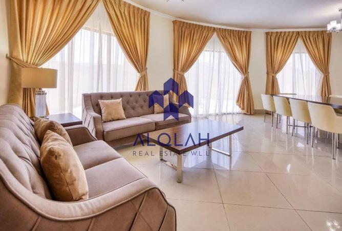 956209 - Property Image 2