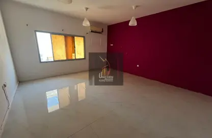 شقة - 3 غرف نوم - 2 حمامات للايجار في شارع المطار القديم - طريق المطار القديم - الدوحة