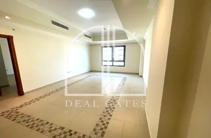 Apartment - 1 Bedroom - 2 Bathrooms for rent in West Porto Drive - Porto Arabia - The Pearl Island - Doha
