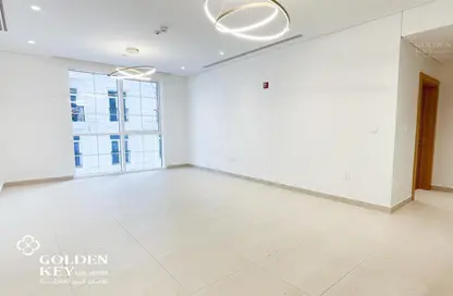 Apartment - 2 Bedrooms - 3 Bathrooms for rent in The Garden - Floresta Gardens - The Pearl Island - Doha