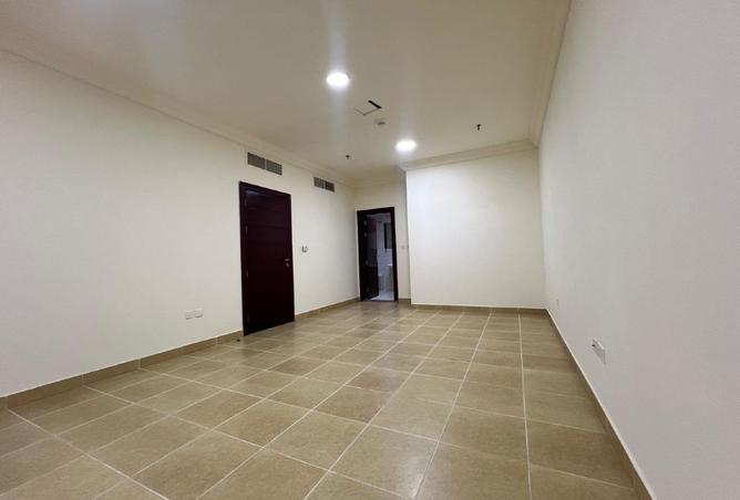 975443 - Property Image 2