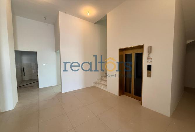 927228 - Property Image 2