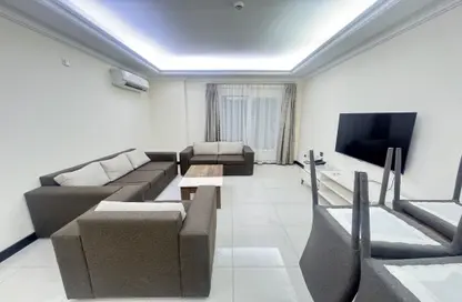 Compound - 3 Bedrooms - 3 Bathrooms for rent in Al Nasr Street - Al Nasr - Doha