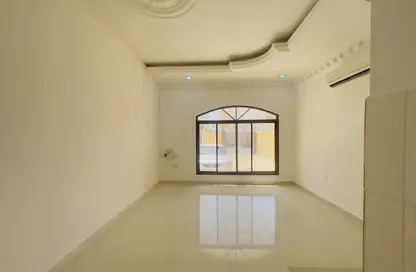 Villa - Studio - 1 Bathroom for rent in Al Aziziyah - Al Aziziyah - Doha