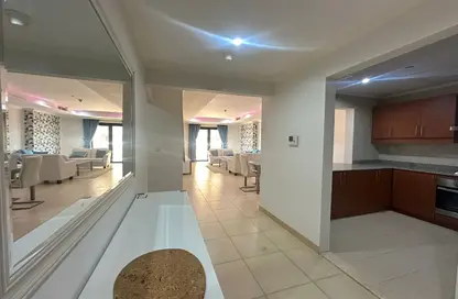 Apartment - 1 Bedroom - 2 Bathrooms for rent in West Porto Drive - Porto Arabia - The Pearl Island - Doha