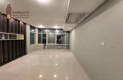 Apartment - 2 Bedrooms - 2 Bathrooms for rent in Umm Ghuwalina - Umm Ghuwailina - Doha
