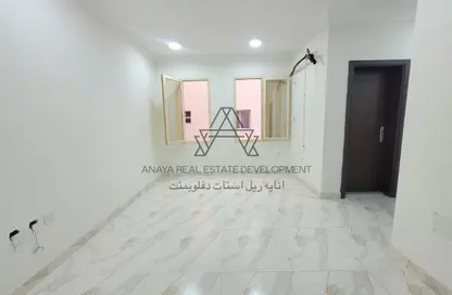 Apartment - 2 Bedrooms - 2 Bathrooms for rent in Umm Ghuwalina - Umm Ghuwailina - Doha