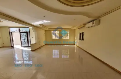 صورة لـ غرفة فارغة فيلا - 4 غرف نوم - 4 حمامات للايجار في سلاطة الجديدة - سلاطة - الدوحة ، صورة رقم 1