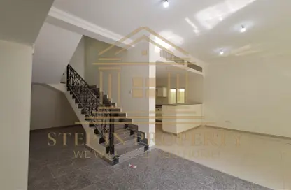 فيلا - 4 غرف نوم - 4 حمامات للايجار في سوق الغرافة - الغرافة - الدوحة