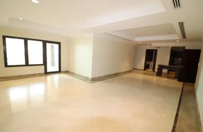 Apartment - 2 Bedrooms - 3 Bathrooms for rent in Tower 16 - Porto Arabia - The Pearl Island - Doha