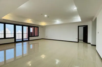 Apartment - 3 Bedrooms - 5 Bathrooms for rent in West Porto Drive - Porto Arabia - The Pearl Island - Doha Apartment - 3 Bedrooms - 5 Bathrooms for rent in West Porto Drive - Porto Arabia - The Pearl Island - Doha